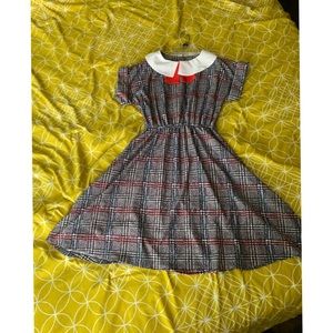 Cute 1980s dress with collar